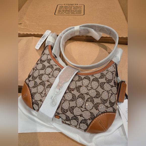 Coach Hamptons Hobo Bag In Crystal Signature Jacquard EUC - Picture 3 of 15